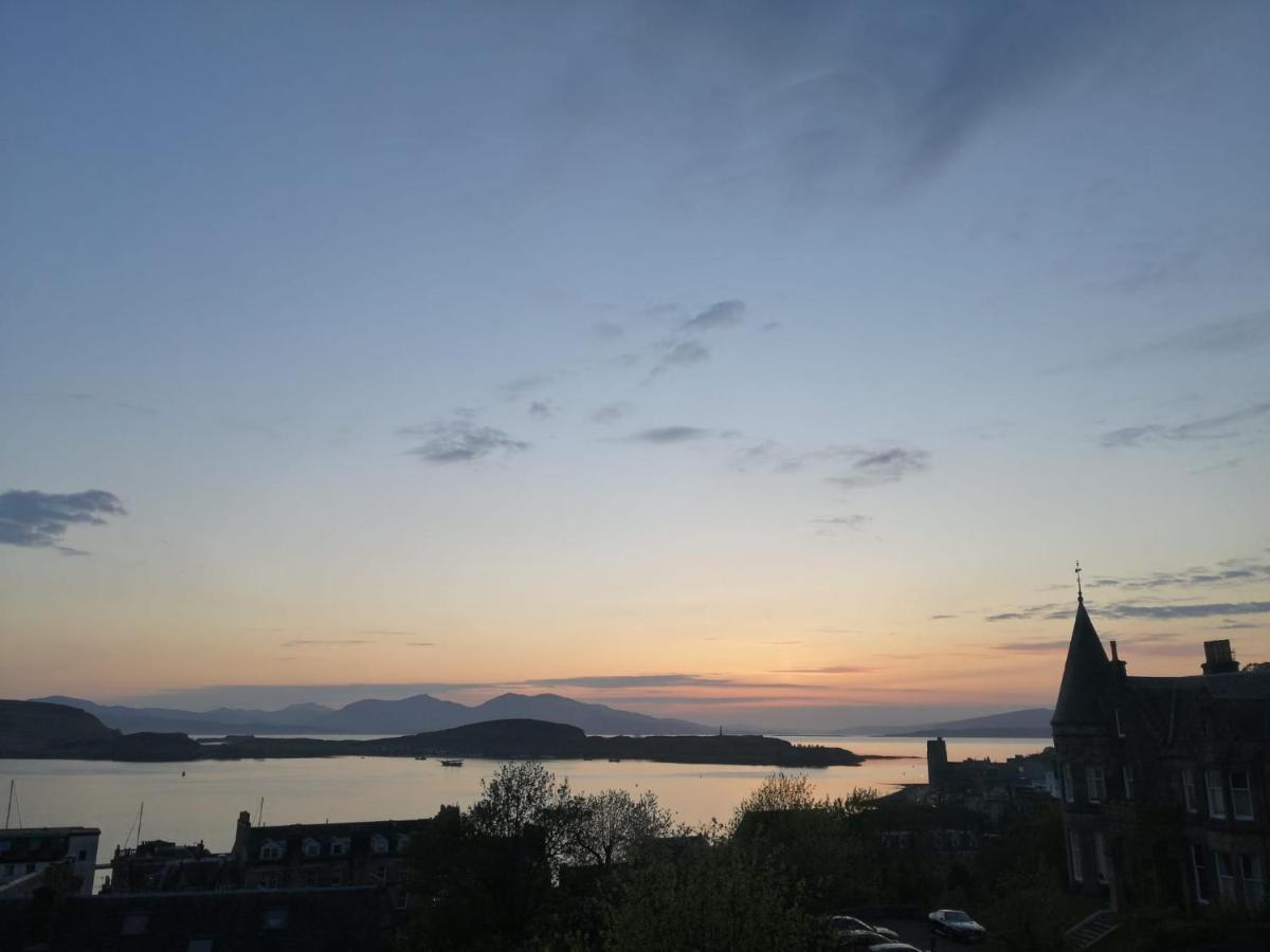 Central Oban Studio With Stunning View Bagian luar foto