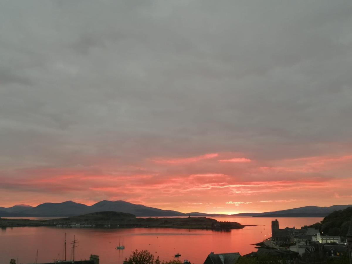Central Oban Studio With Stunning View Bagian luar foto