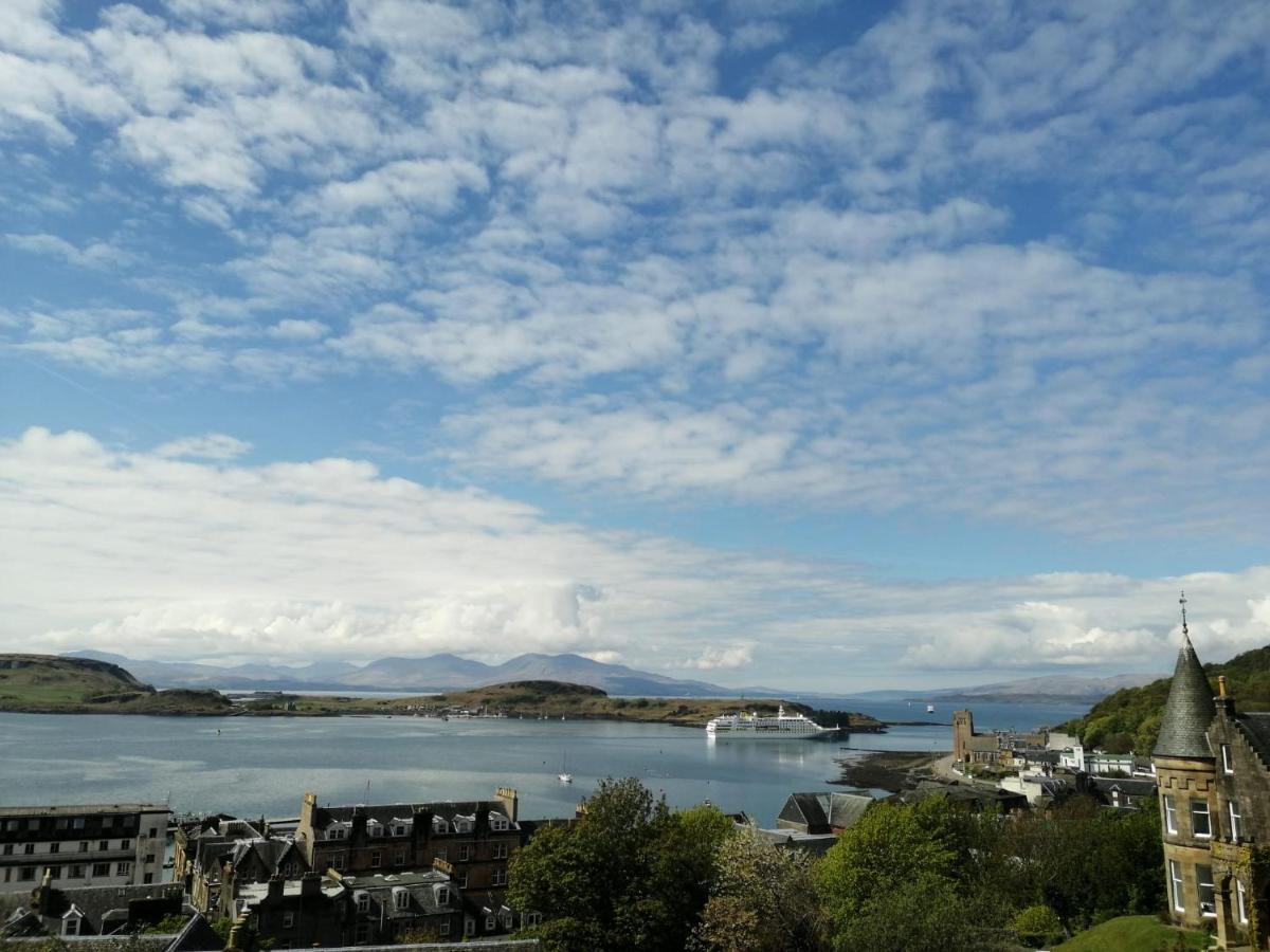 Central Oban Studio With Stunning View Bagian luar foto